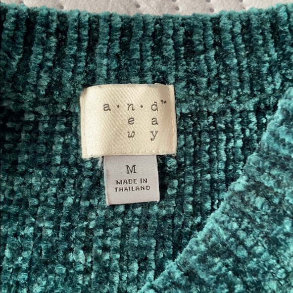 Sweater - Picture 4 of 4